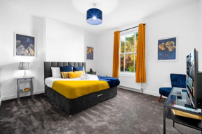 Large Modern Apartment - High-Speed WiFi - Netflix - Street Parking 3BR
